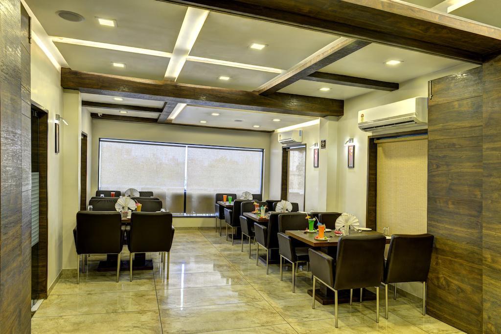 Hotel Aaram Orchard Ahmedabad Exterior photo